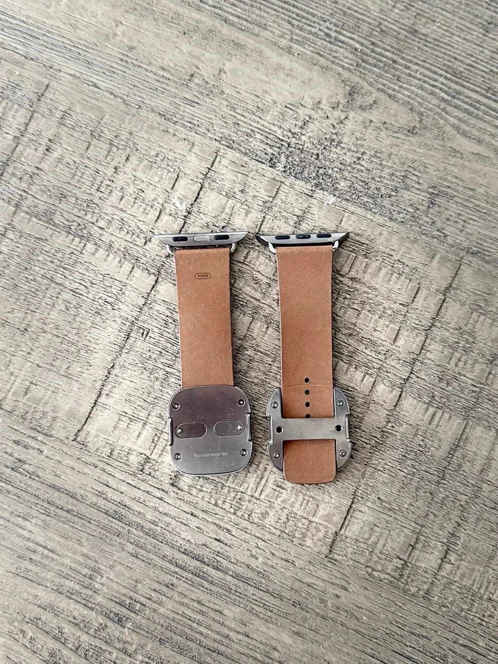 NWOT 42mm Caramel Modern Buckle - Small